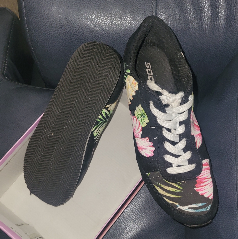 Tennis Shoes